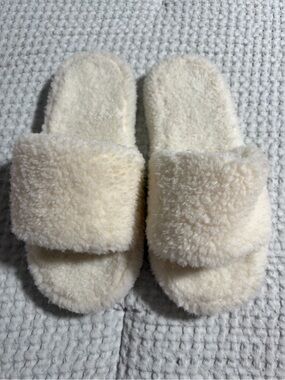 Cozy Cream Fuzzy Slide Slippers - Women's